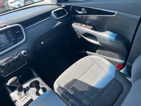 Used 2017 Kia Sorento AWD w/ LX Convenience Package image 15