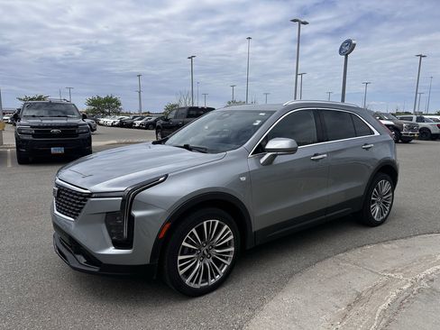 Used 2024 Cadillac XT4 Premium Luxury w/ Technology Package AWD/4WD image 2