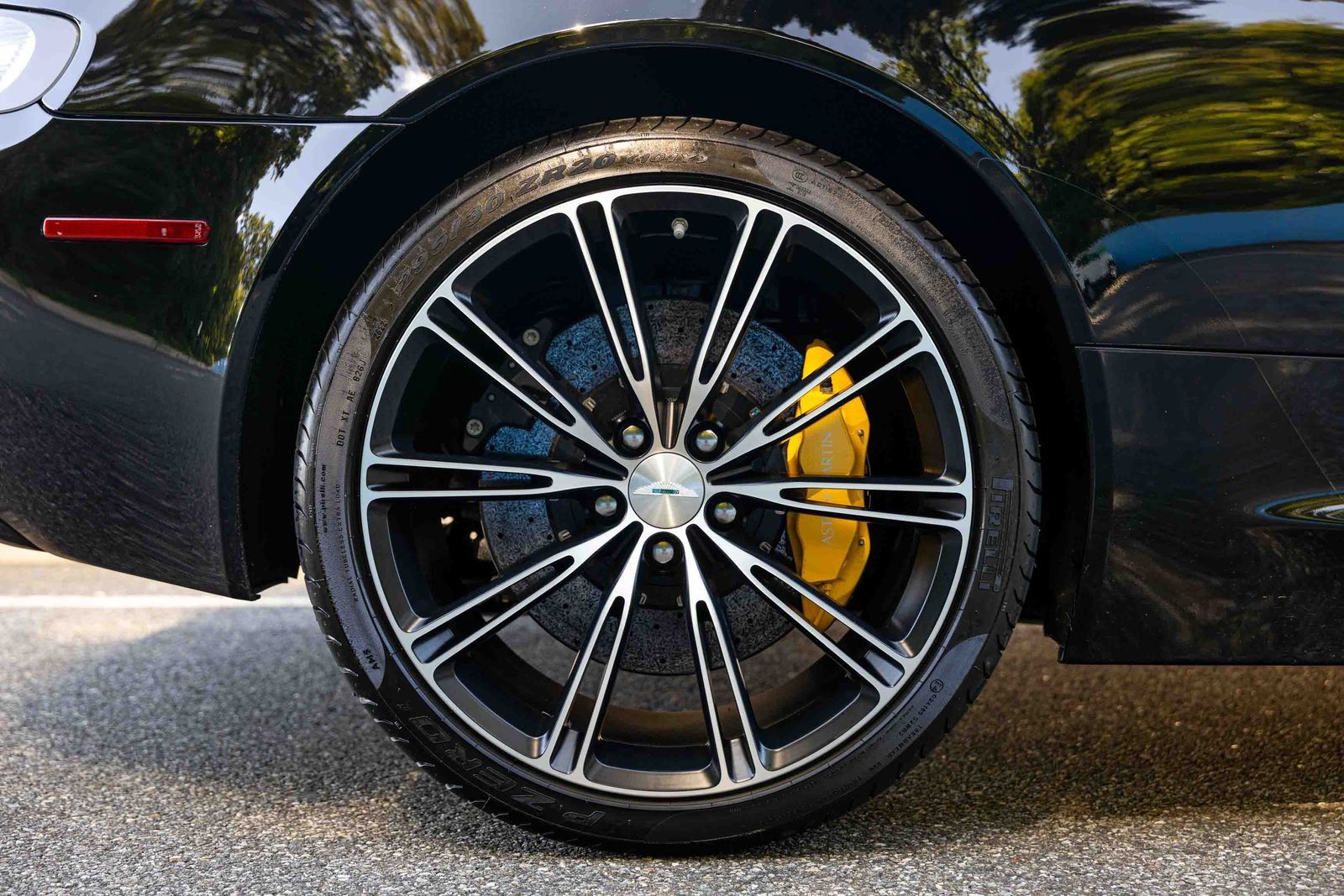 Used 2013 Aston Martin DB9 Volante RWD image 43