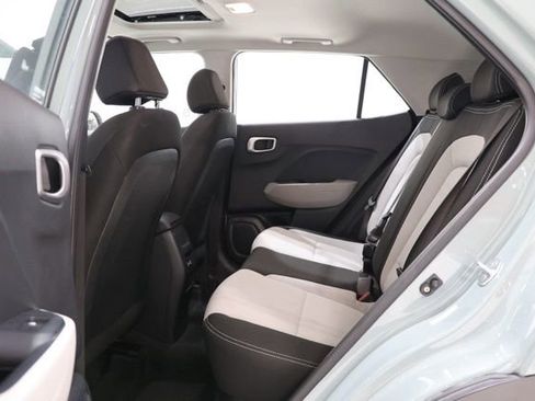 Used 2025 Hyundai Venue SEL FWD image 25