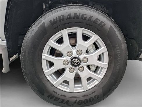 Certified 2025 Toyota Tacoma SR5 AWD/4WD image 23