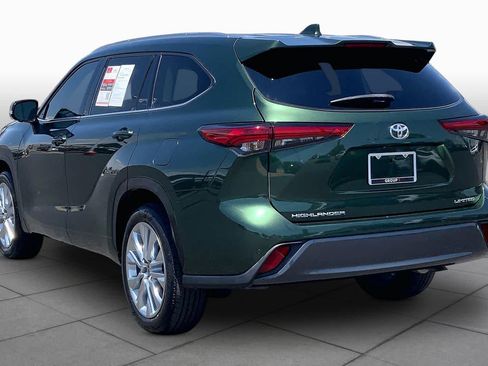 Used 2023 Toyota Highlander Limited FWD image 12