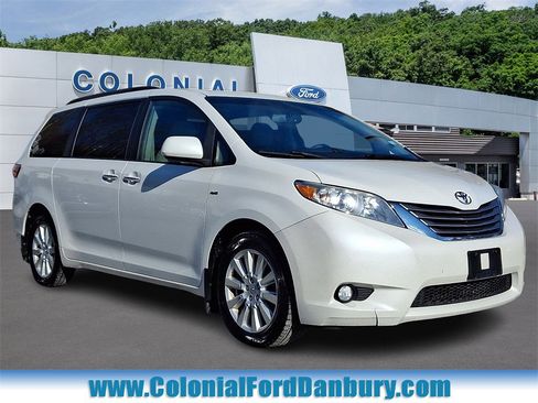 Used 2017 Toyota Sienna XLE Premium image 1