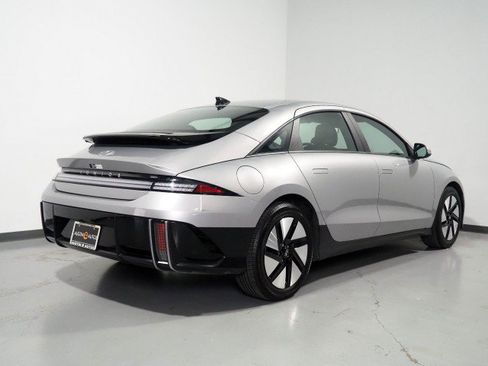 Used 2025 Hyundai Ioniq 6 SE RWD image 5