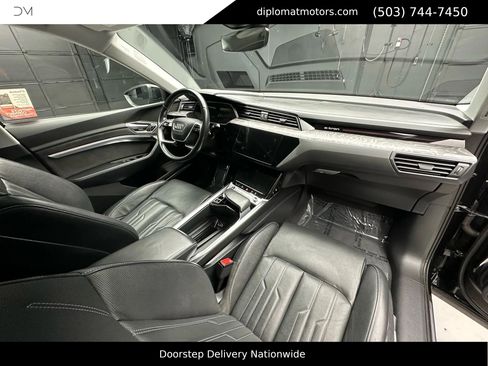 Used 2021 Audi e-tron Prestige image 19