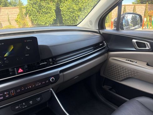 Used 2026 Kia Carnival FWD image 38
