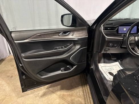 Used 2021 Jeep Grand Cherokee L Limited w/ Luxury Tech Group II AWD/4WD image 2
