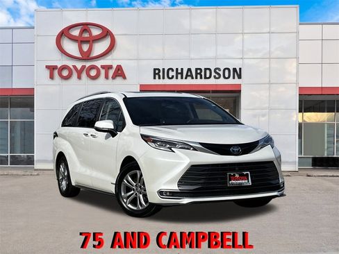 Used 2021 Toyota Sienna Platinum image 1