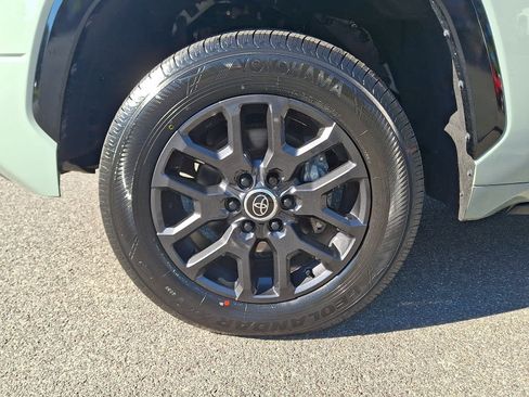 Used 2024 Toyota Tundra Platinum AWD/4WD image 9