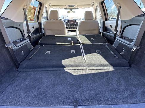 Used 2022 Nissan Pathfinder SV image 32