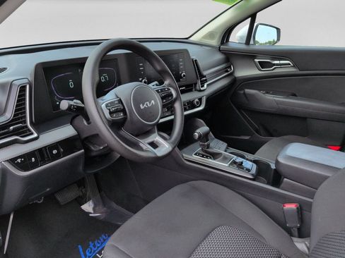 Used 2025 Kia Sportage LX FWD image 14