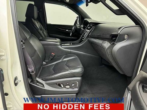 Used 2015 Cadillac Escalade Platinum image 24