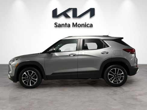 Used 2024 Chevrolet TrailBlazer LT w/ Convenience Package image 2