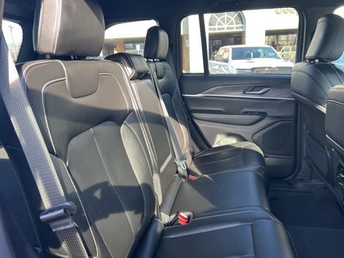 Used 2024 Jeep Grand Cherokee Limited image 15