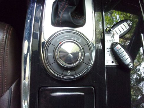 Used 2018 Nissan Armada Platinum w/ Captain Seat Package image 33