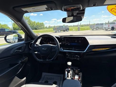 Used 2025 Chevrolet Trax RS w/ Driver Confidence Package FWD image 35