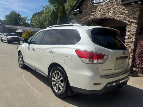 Used 2016 Nissan Pathfinder SV w/ Trailer Tow Package AWD/4WD image 3