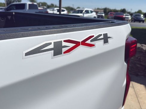 Used 2021 Chevrolet Silverado 1500 LT AWD/4WD image 5
