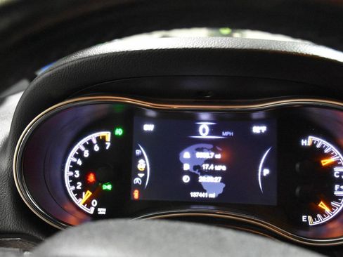 Used 2017 Jeep Grand Cherokee Laredo w/ Quick Order Package 23E image 14