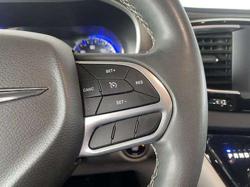 Used 2022 Chrysler Voyager LX image 16