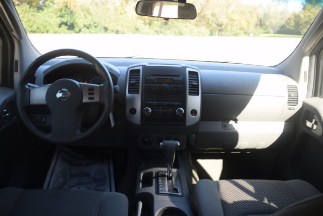 Used 2010 Nissan Frontier SE AWD/4WD image 23