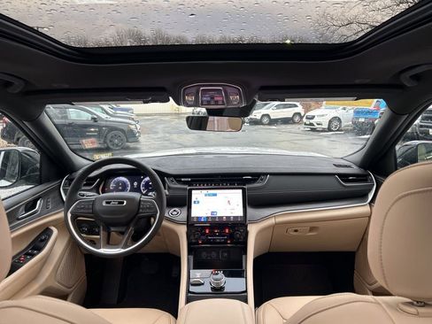 New 2025 Jeep Grand Cherokee Limited image 12