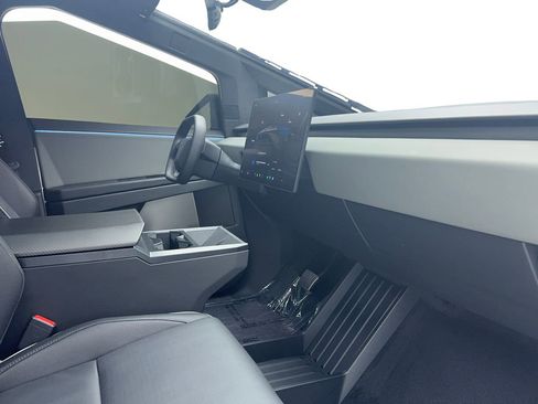 Used 2025 Tesla Cybertruck AWD Crew Cab image 20
