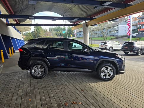 Used 2024 Toyota RAV4 XLE w/ Convenience Package image 4