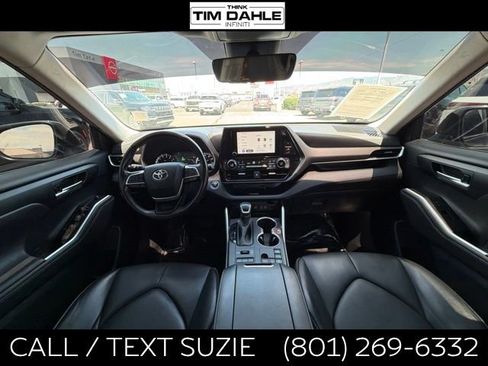 Used 2023 Toyota Highlander XLE AWD/4WD image 2
