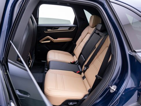 New 2026 Porsche Cayenne image 17