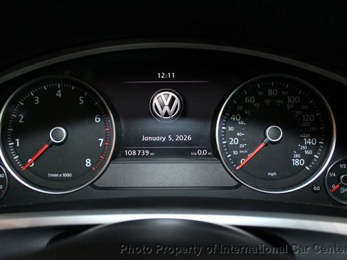Used 2013 Volkswagen Touareg Sport image 18