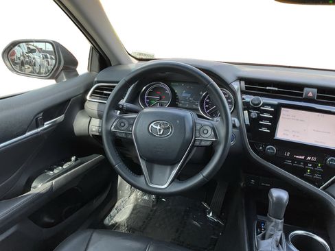 Used 2018 Toyota Camry XLE FWD image 11