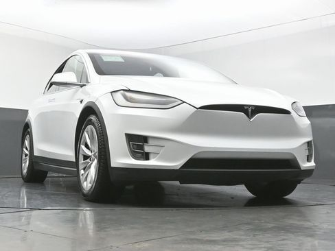 Used 2019 Tesla Model X 100D image 52