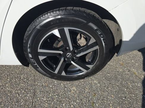 Used 2024 Nissan Sentra SV FWD image 11