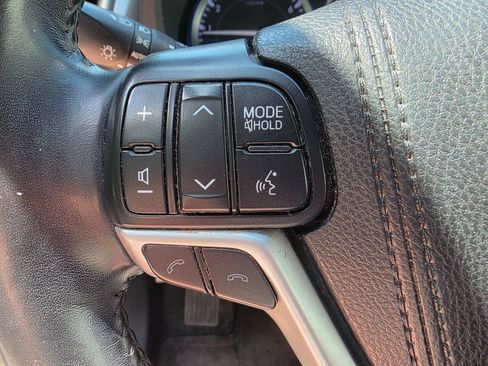 Used 2018 Toyota Highlander XLE FWD image 18
