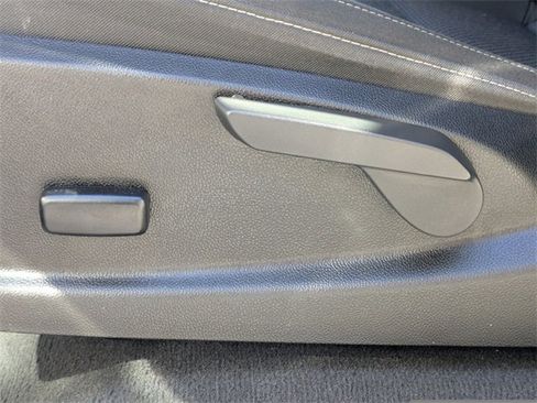 Used 2022 Chevrolet Colorado LT w/ Safety Package image 19