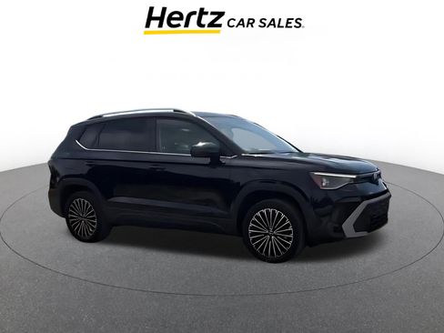 Used 2025 Volkswagen Taos SE FWD image 1