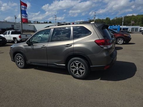 Used 2020 Subaru Forester Premium AWD/4WD image 5