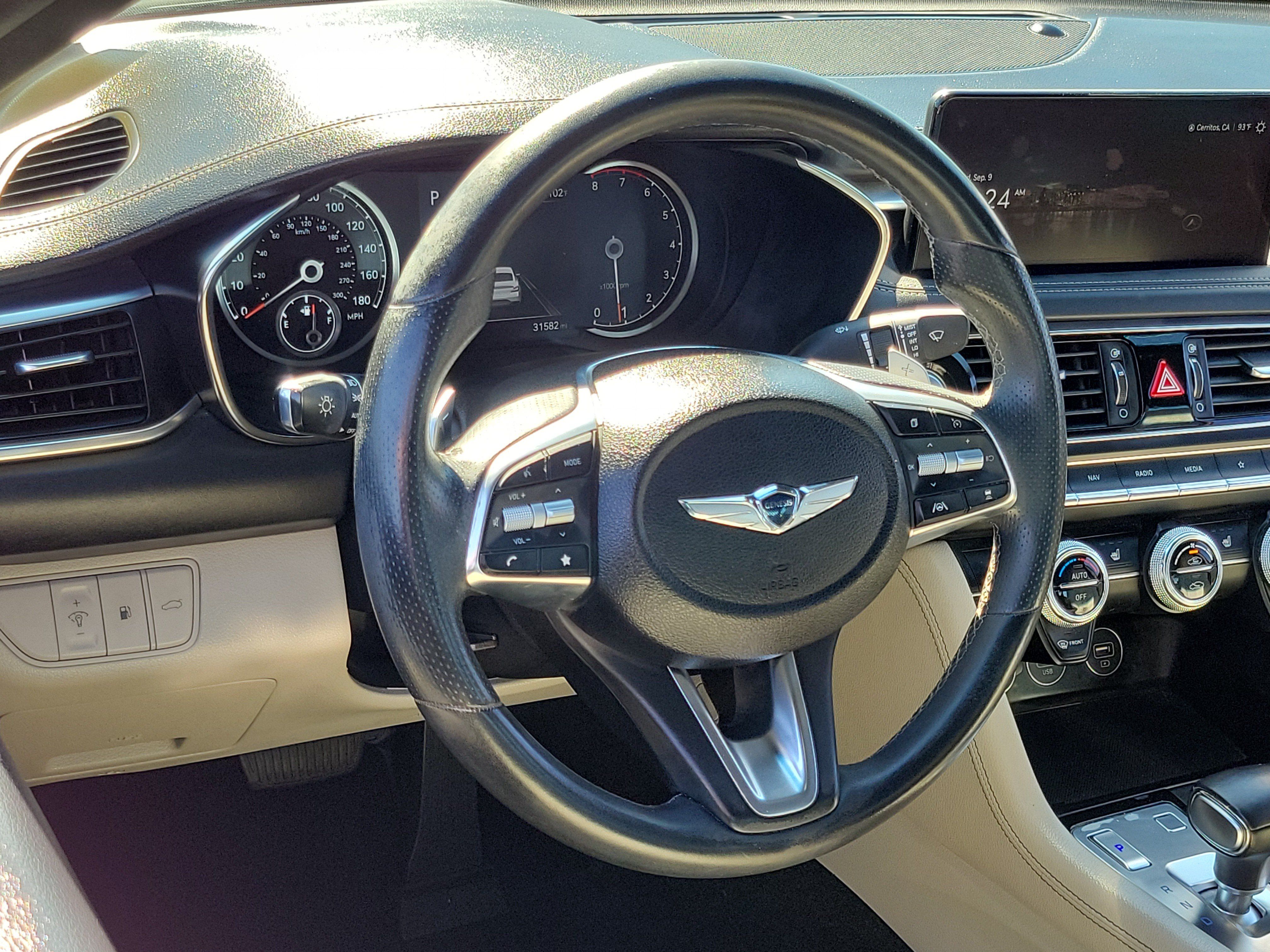 Certified 2023 Genesis G70 2.0T RWD image 10