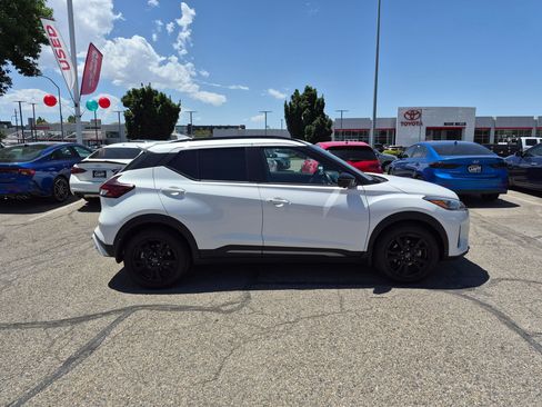 Used 2024 Nissan Kicks SR w/ SR Premium Package FWD image 2