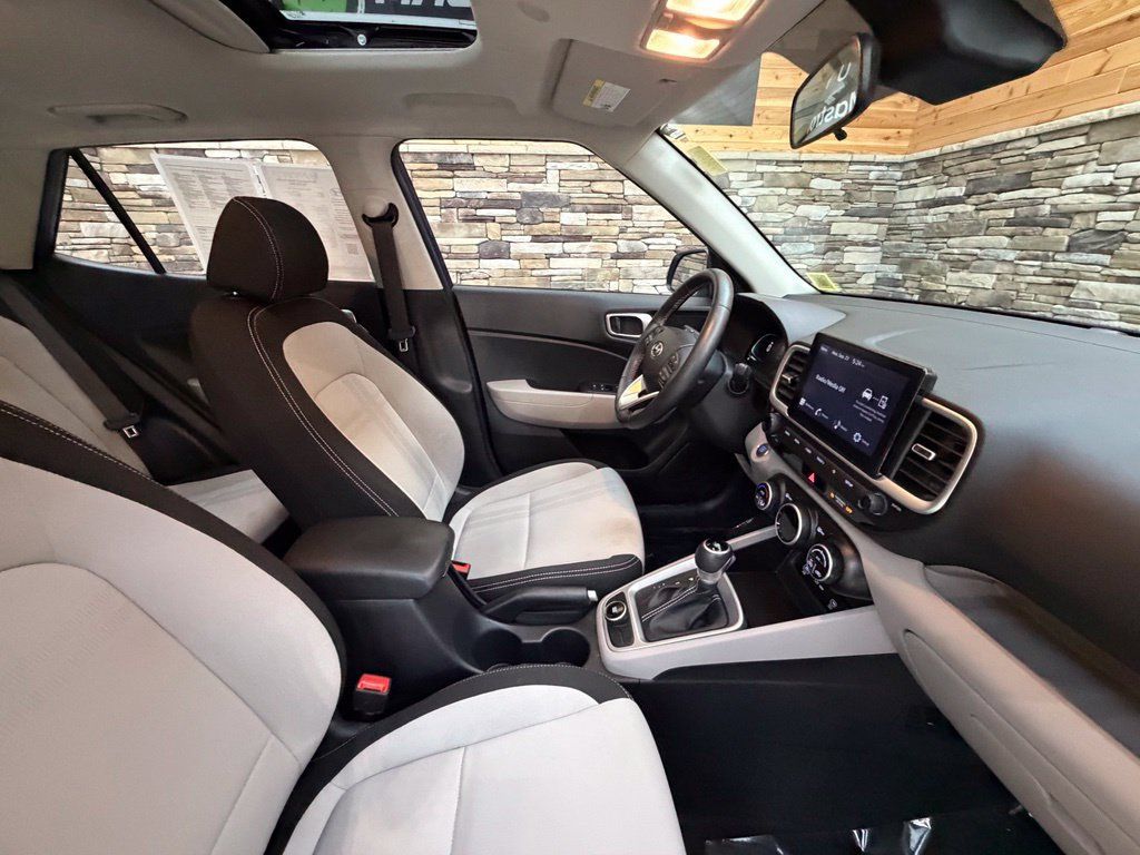 Used 2024 Hyundai Venue SEL FWD image 24