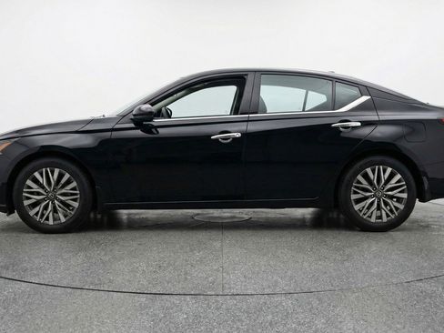 Used 2025 Nissan Altima 2.5 SV image 5