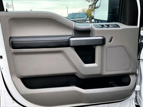 Used 2018 Ford F150 XLT w/ Equipment Group 302A Luxury image 21