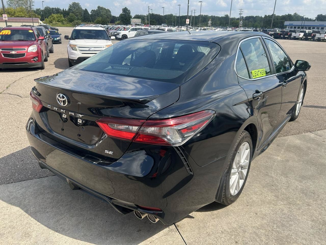 Used 2022 Toyota Camry SE FWD image 7