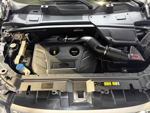 Used 2017 Land Rover Discovery Sport SE image 28