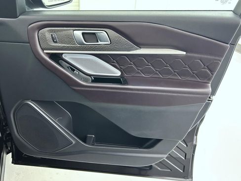 Used 2025 Ford Explorer Platinum w/ LUX Leather Package AWD/4WD image 16