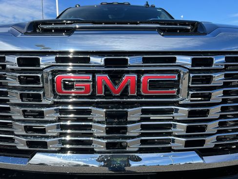 New 2026 GMC Sierra 3500 Denali w/ Denali Reserve Package image 13