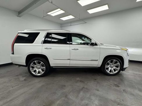 Used 2018 Cadillac Escalade Premium Luxury AWD/4WD image 7