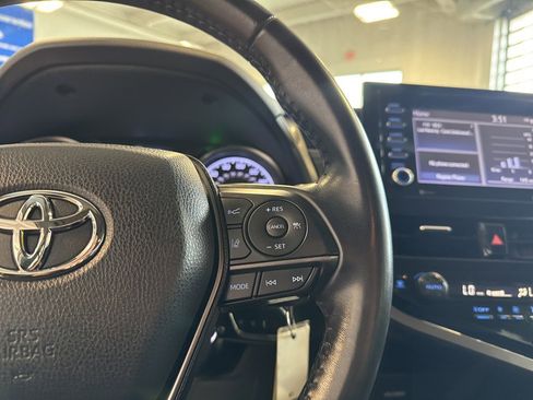 Used 2022 Toyota Camry SE image 18