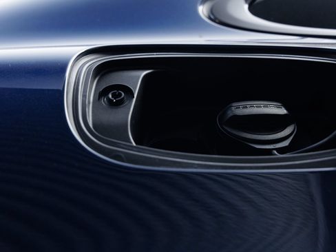Certified 2025 Porsche Cayenne E-Hybrid Coupe AWD/4WD image 33